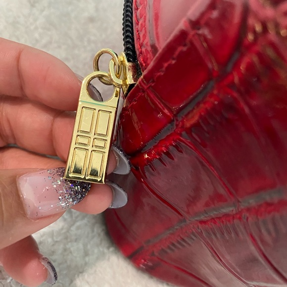 red faux leather bag - Picture 3 of 6